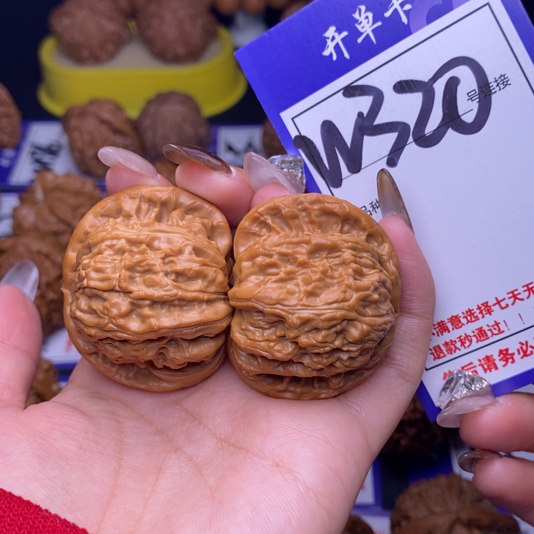 文玩核桃吊坠W320链接 白狮子41尺