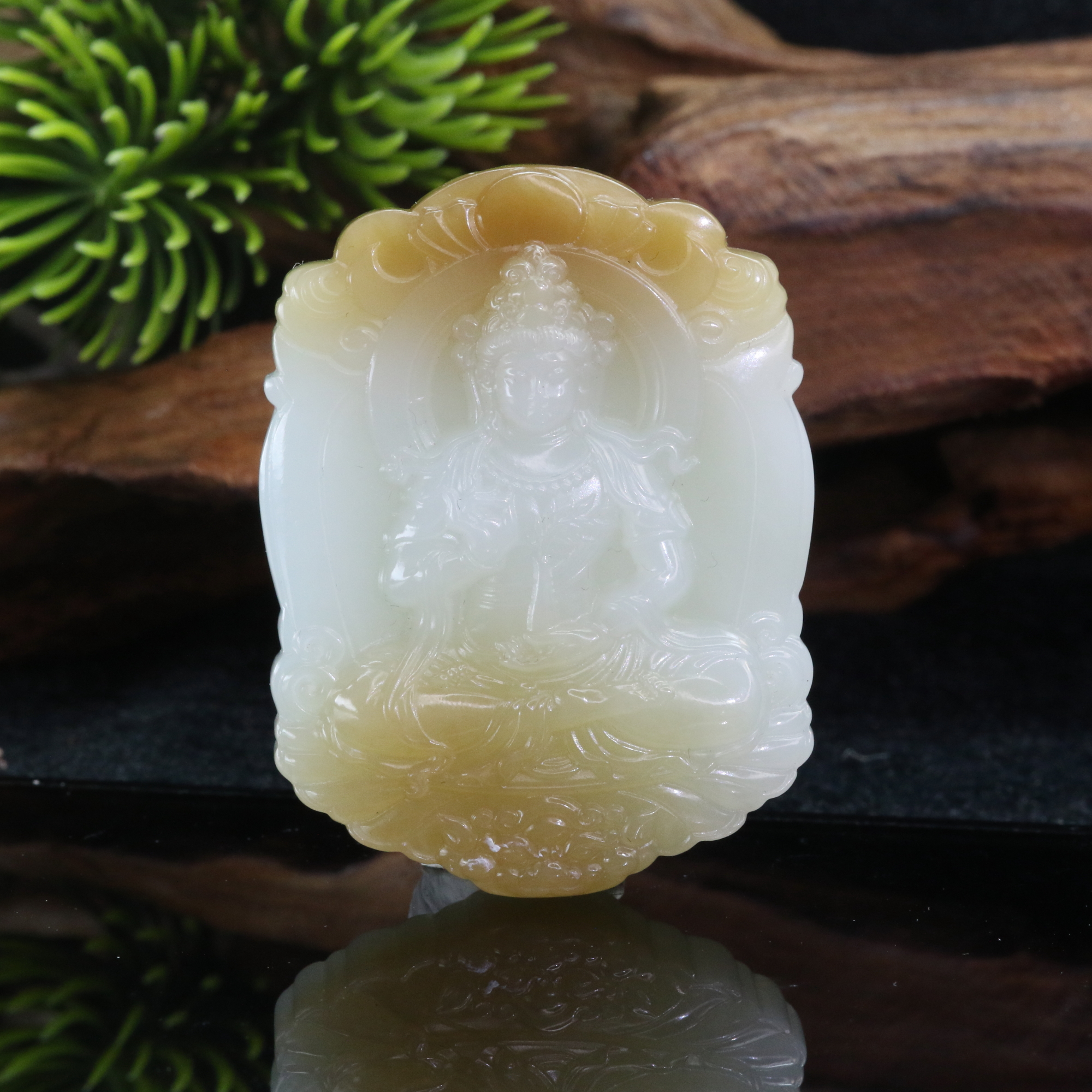 42和田玉且末糖白净瓶观音/101331北京中保拍卖