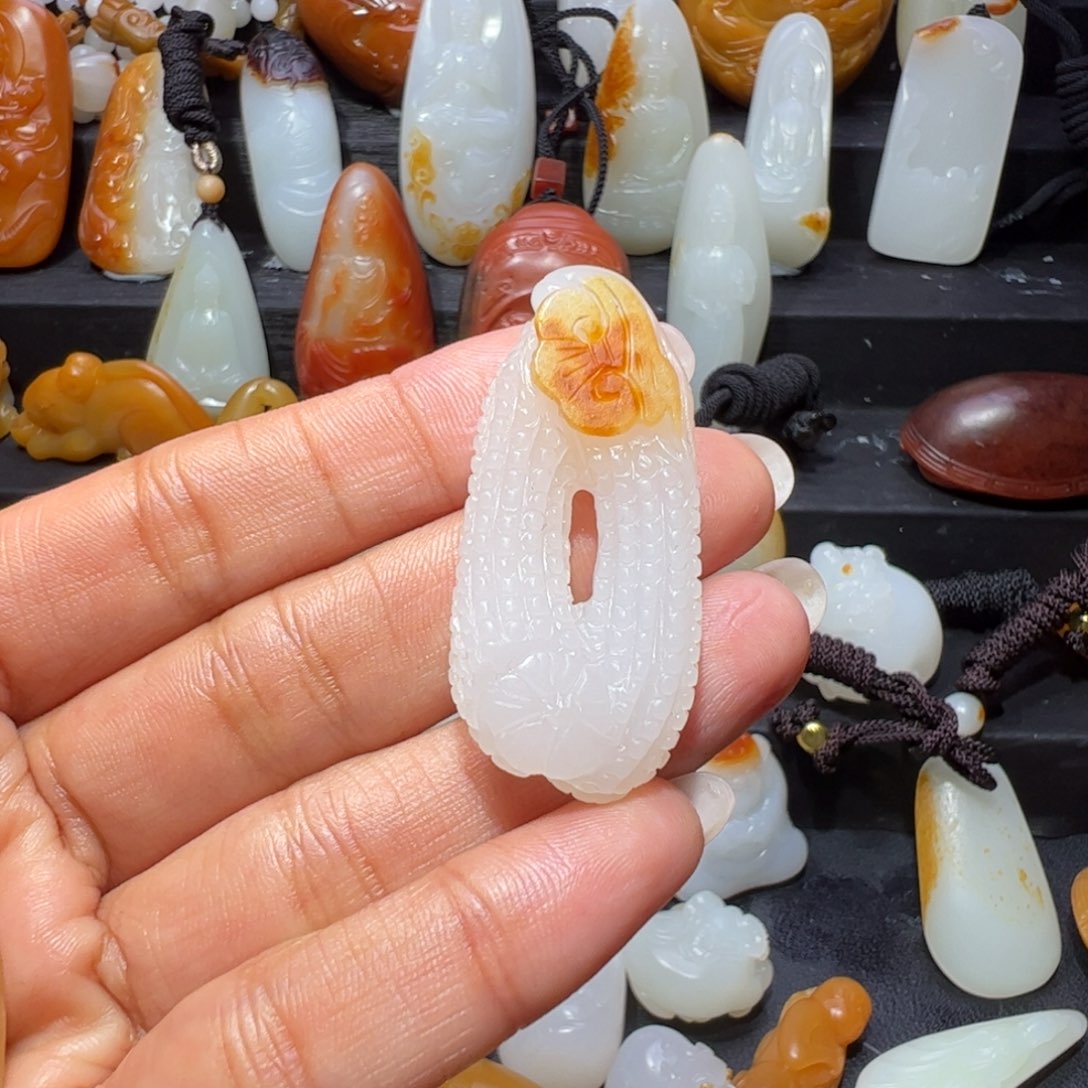 和田玉颈饰未镶嵌东****练