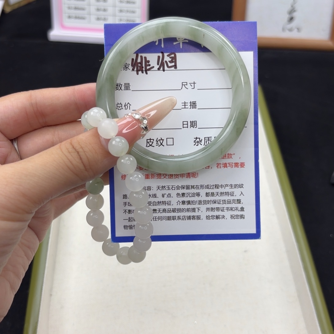 石英质玉手镯未镶嵌