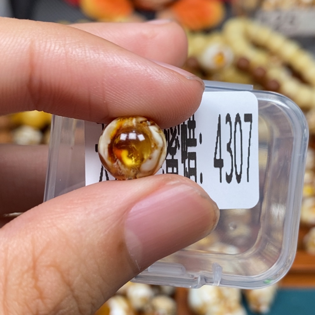 蜜蜡未镶嵌珠宝奇石4307