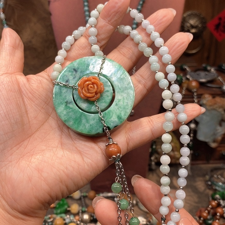 翡翠吊坠(赠链)未镶嵌