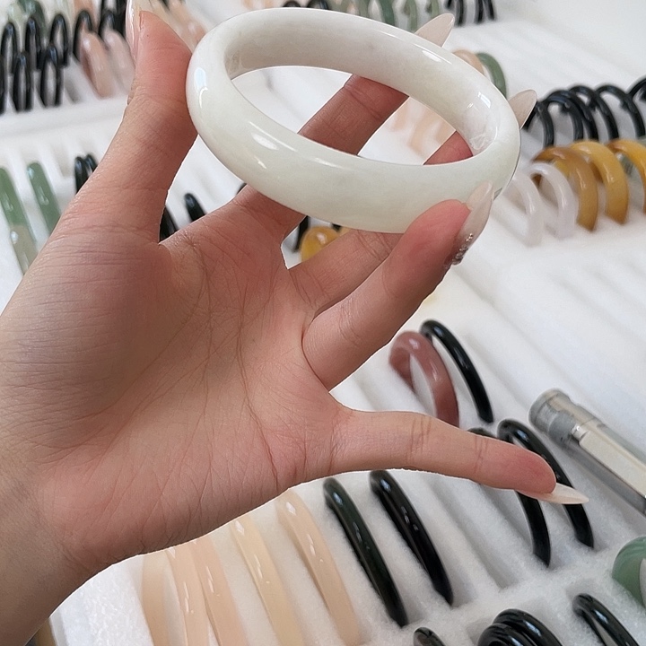 和田玉（糖玉）未镶嵌手镯