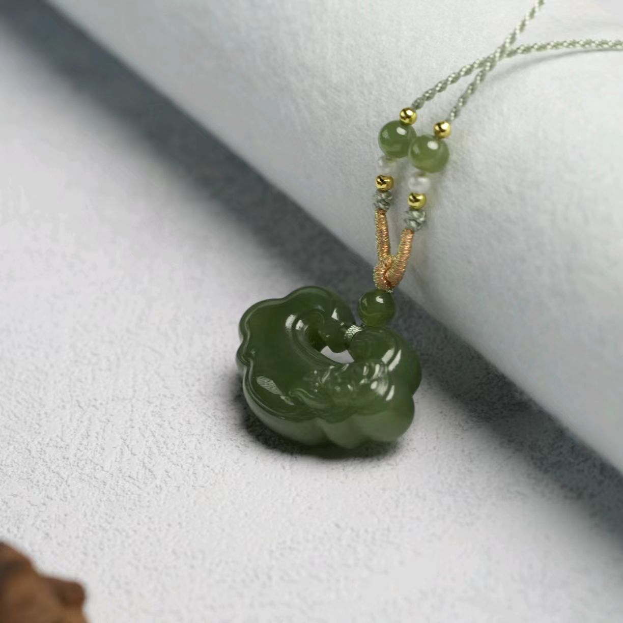 【普陀山欢喜】和田玉如意锁吊坠（发货多样性一件）J10955