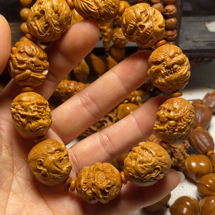 【闪购商品】橄榄核吊坠向死而生