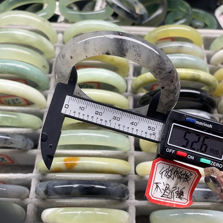 蛇纹石玉未镶嵌手镯488