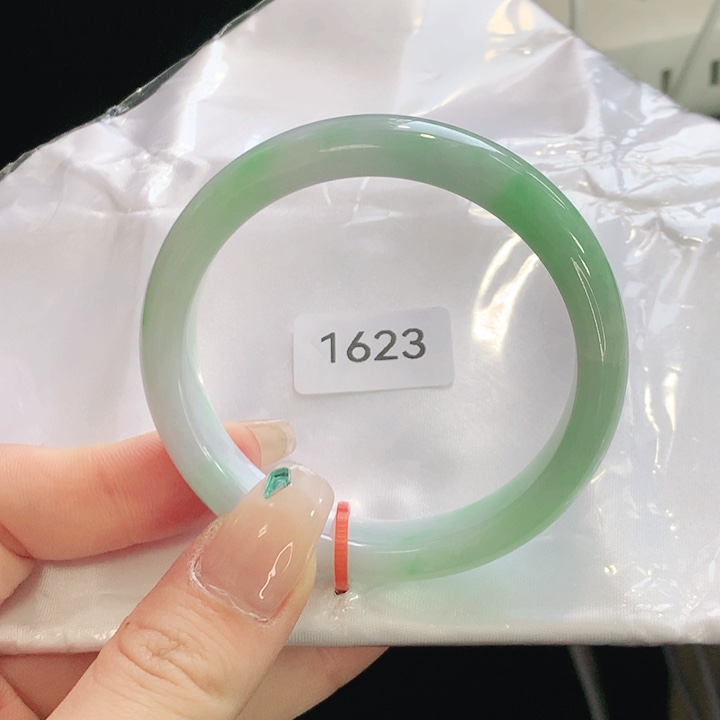 翡翠手镯未镶嵌天然翡翠手镯01