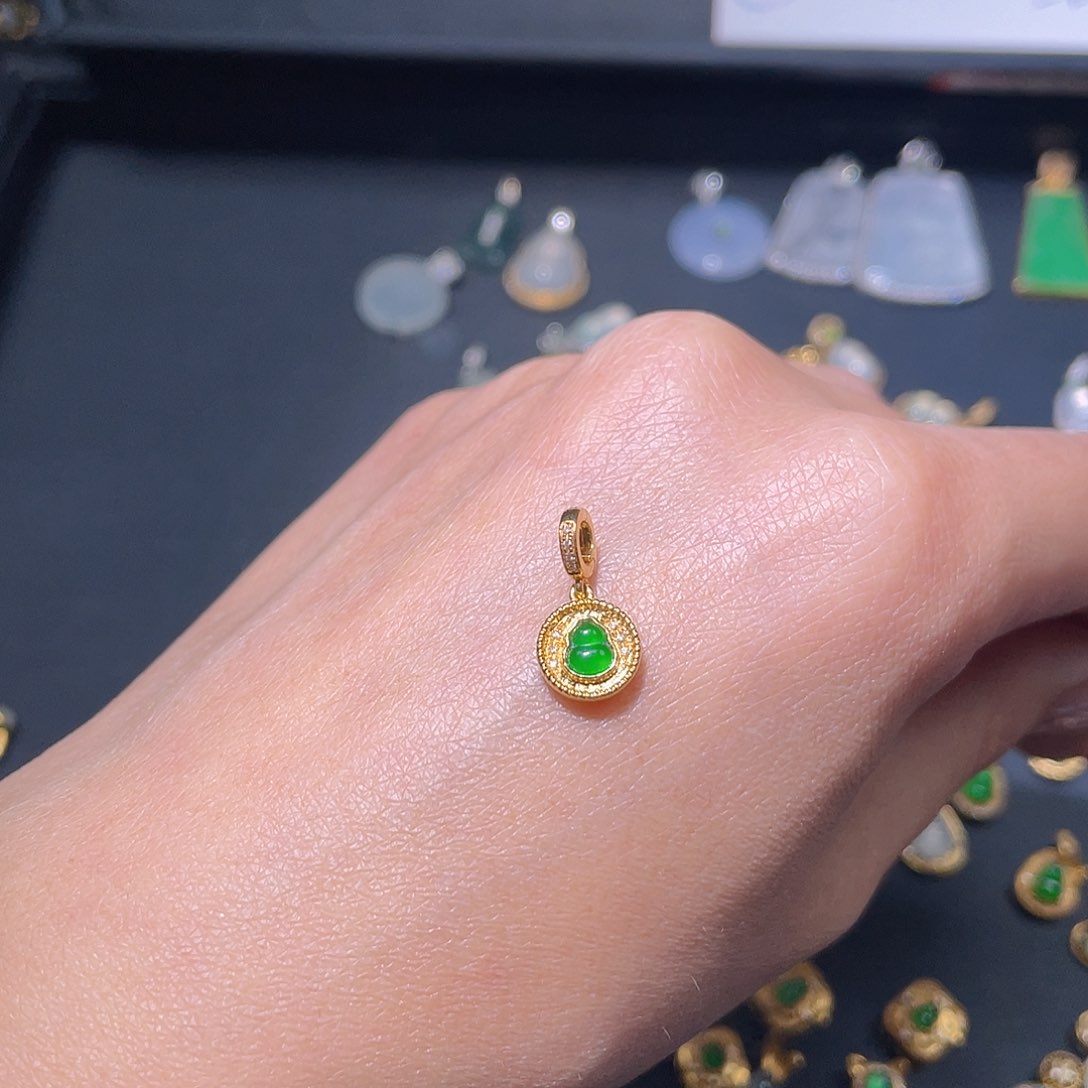 翡翠颈饰18K金镶嵌其****）吊坠