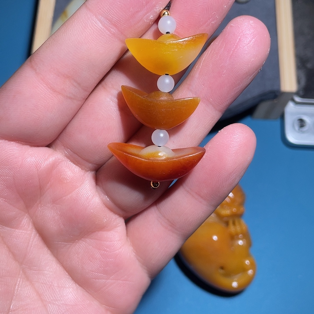 和田玉未镶嵌车挂