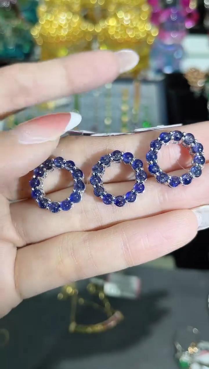 18K金镶嵌天然蓝宝石吊坠甜甜圈款 多样性发其一