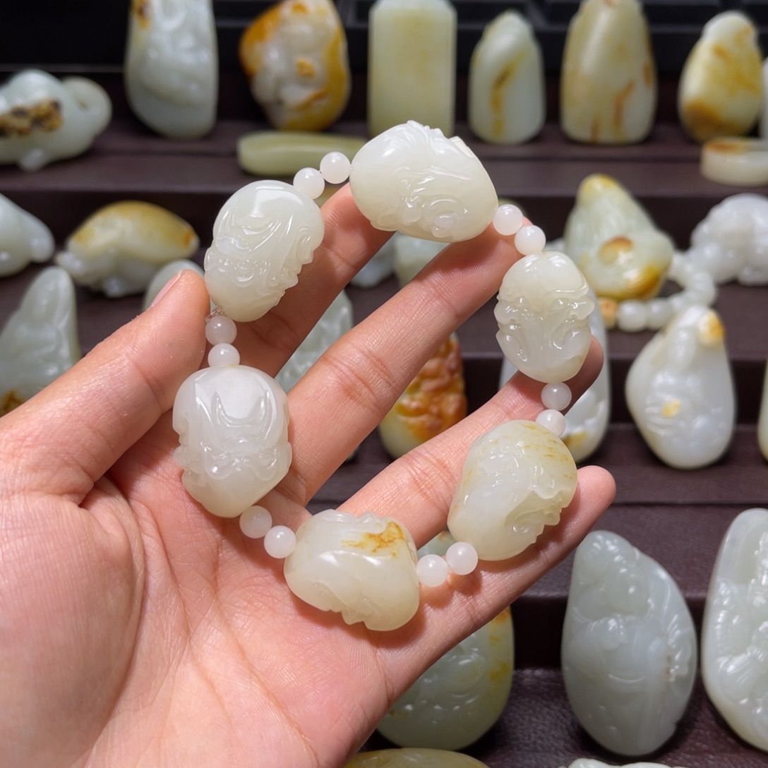 辉***煌和田玉未镶嵌手链