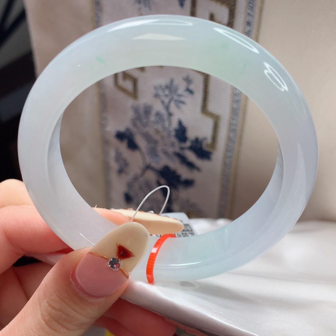 翡翠手镯未镶嵌恶****°56.8圈口