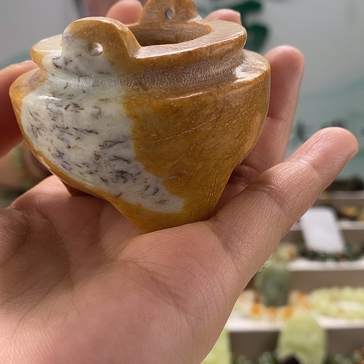 透闪石质玉把件未镶嵌