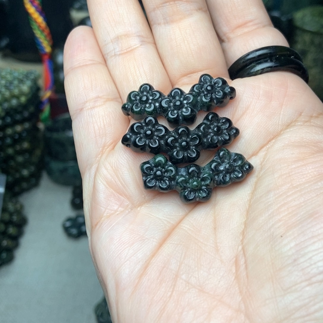蛇纹石玉未镶嵌三穗花