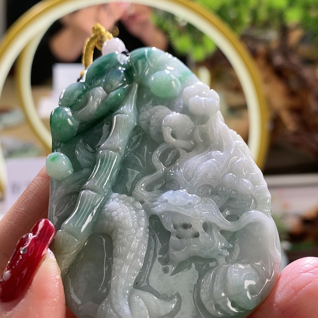 【闪购商品】翡翠颈饰未镶嵌龙牌