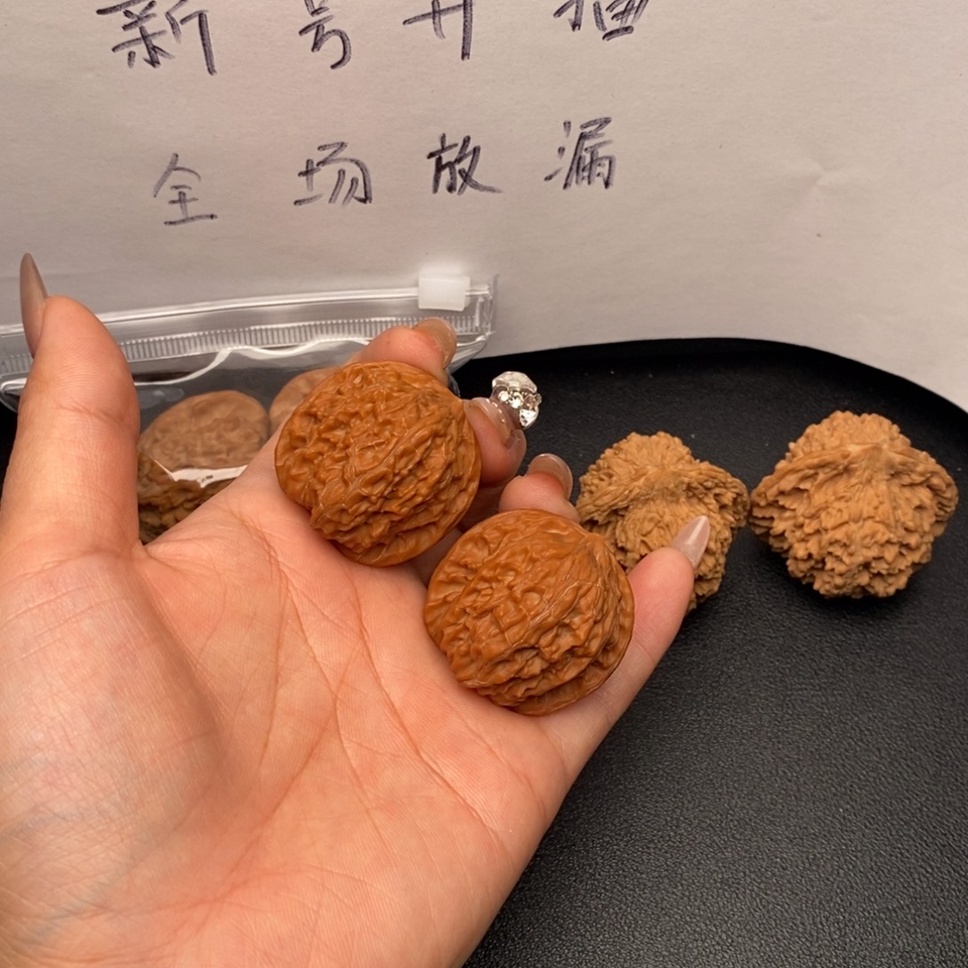 赫***旅文玩核桃把件磨盘