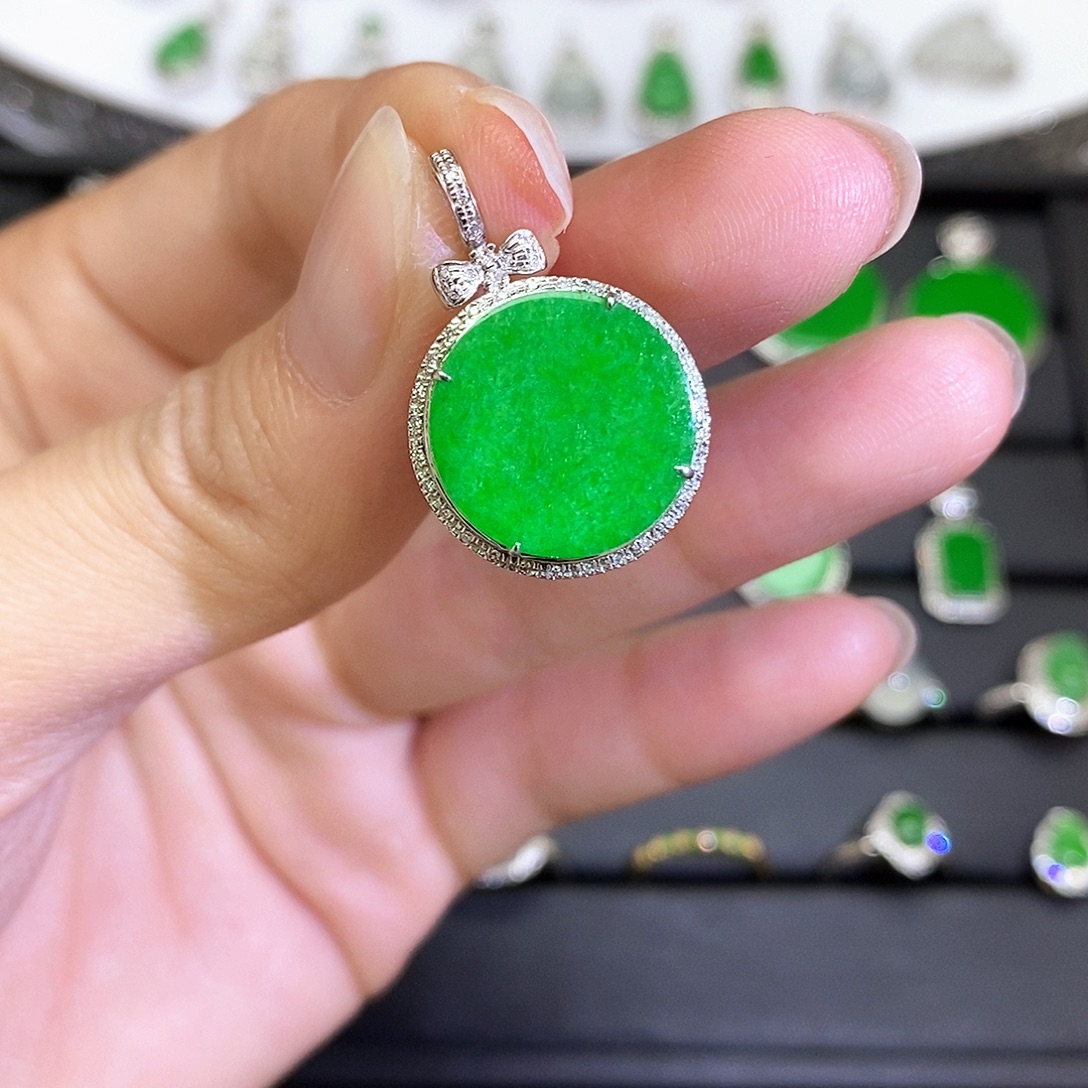 翡翠18K金镶嵌吊坠(不含链)