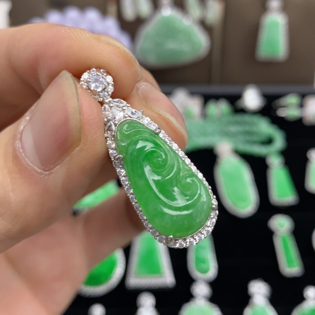 翡翠颈饰银S925镶嵌天然翡翠