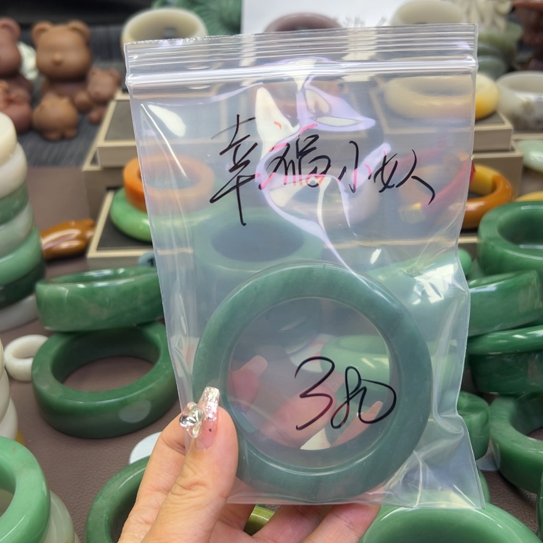 石英岩玉手镯未镶嵌我****。