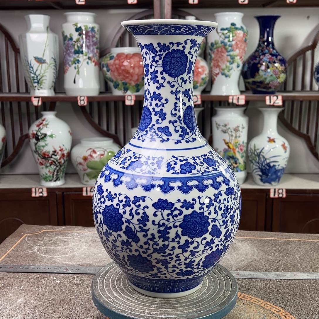 陶摆件景德镇陶瓷缠枝