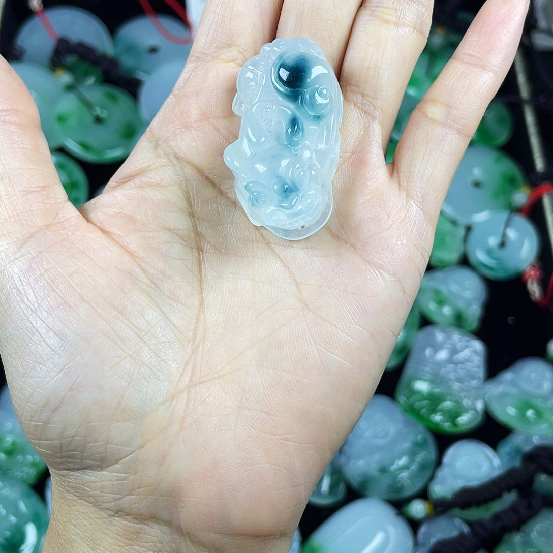 翡翠未镶嵌颈饰吊坠