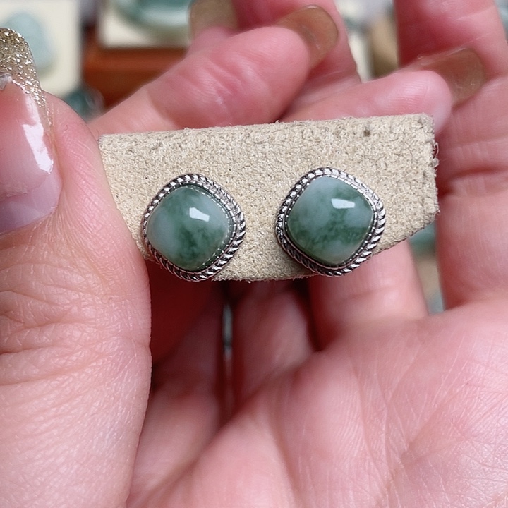 透闪石-蛇纹石玉耳钉银S925镶嵌