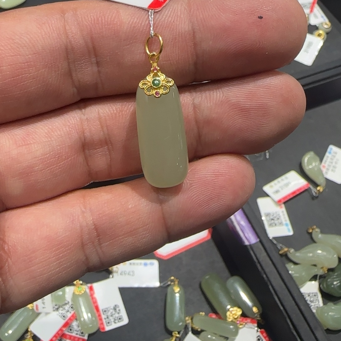 和田玉（青玉）未镶嵌颈饰