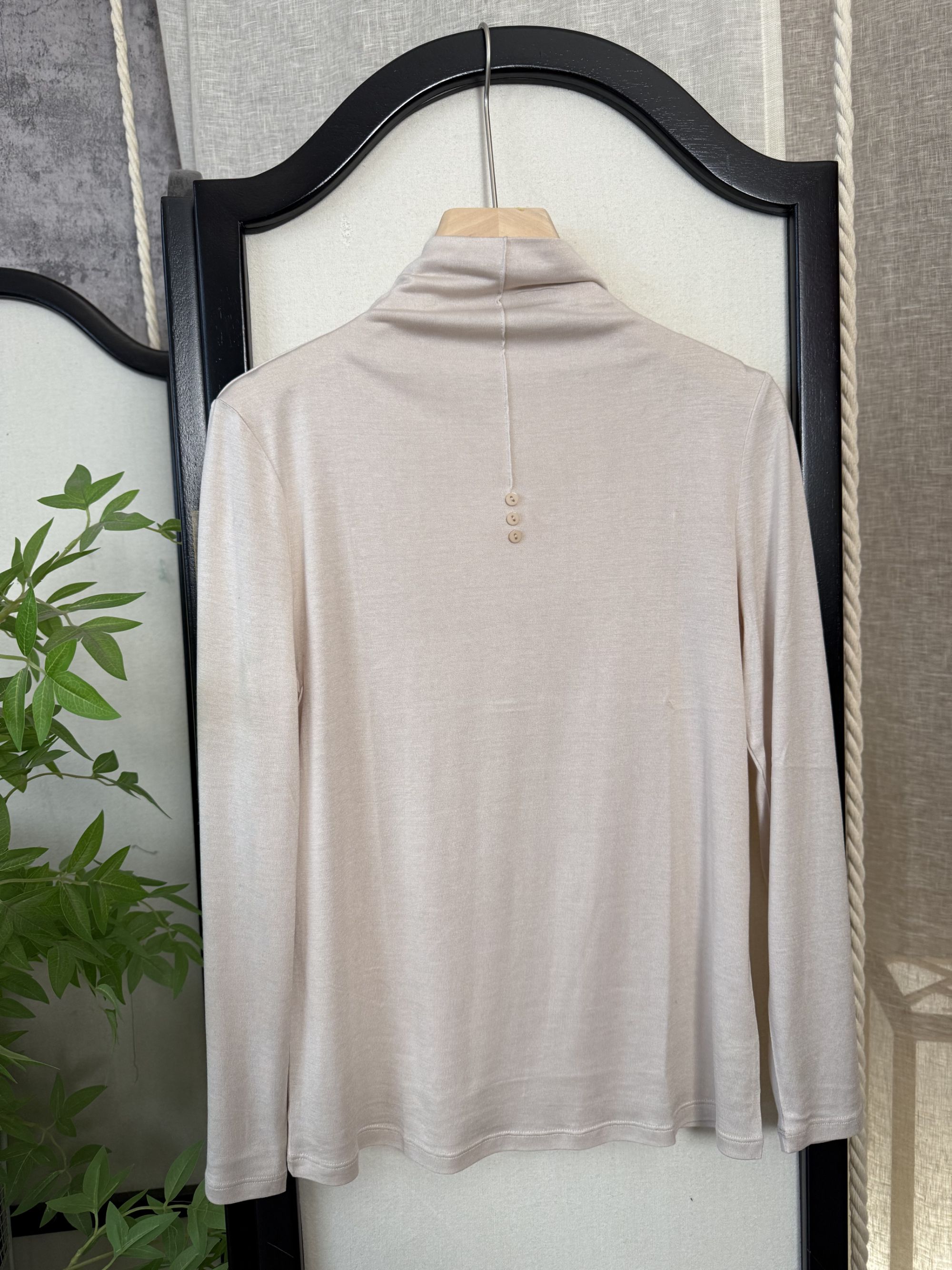 【金金粉丝专享】桑蚕丝纽扣打底衫，高端成衣面料~