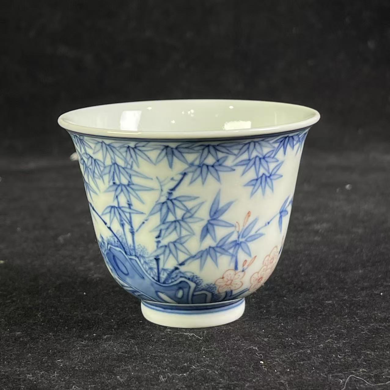 Y青花釉里红洞石竹纹杯