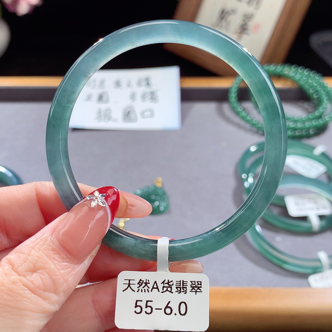 翡翠手镯（圆镯）未镶嵌