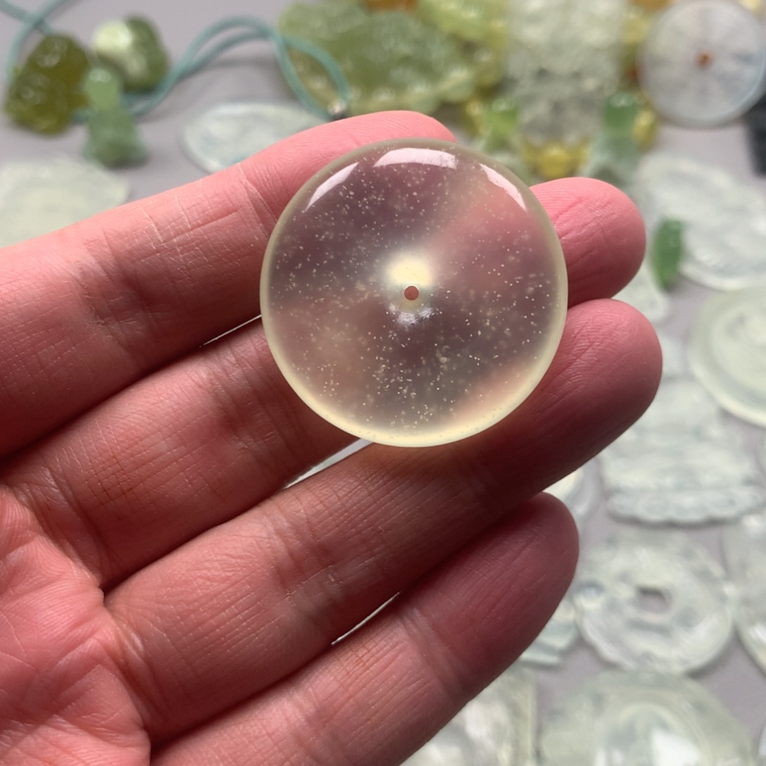 蛇纹石玉颈饰未镶嵌