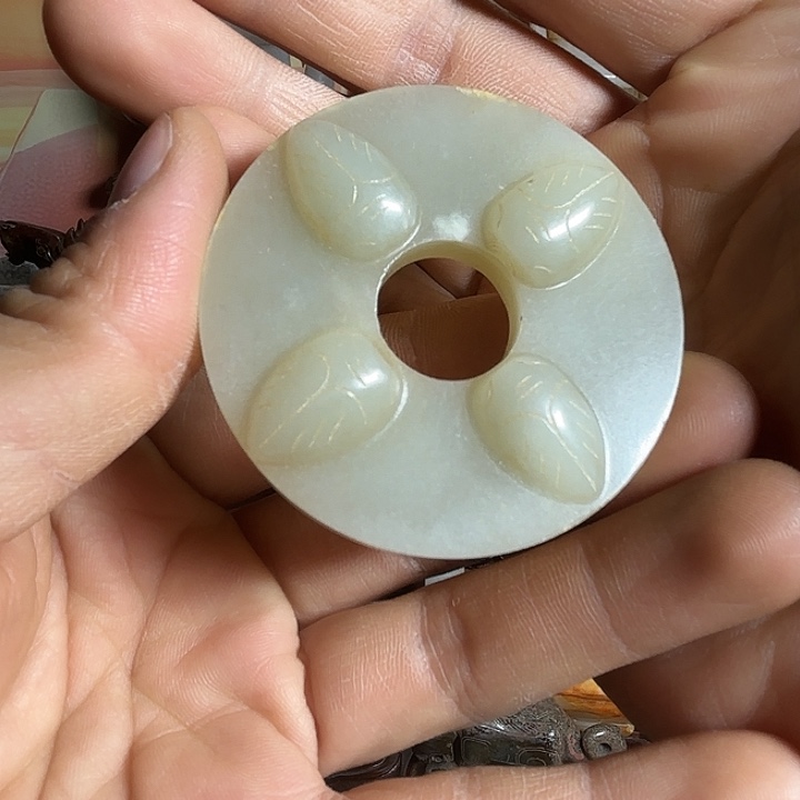 和田玉未镶嵌把件