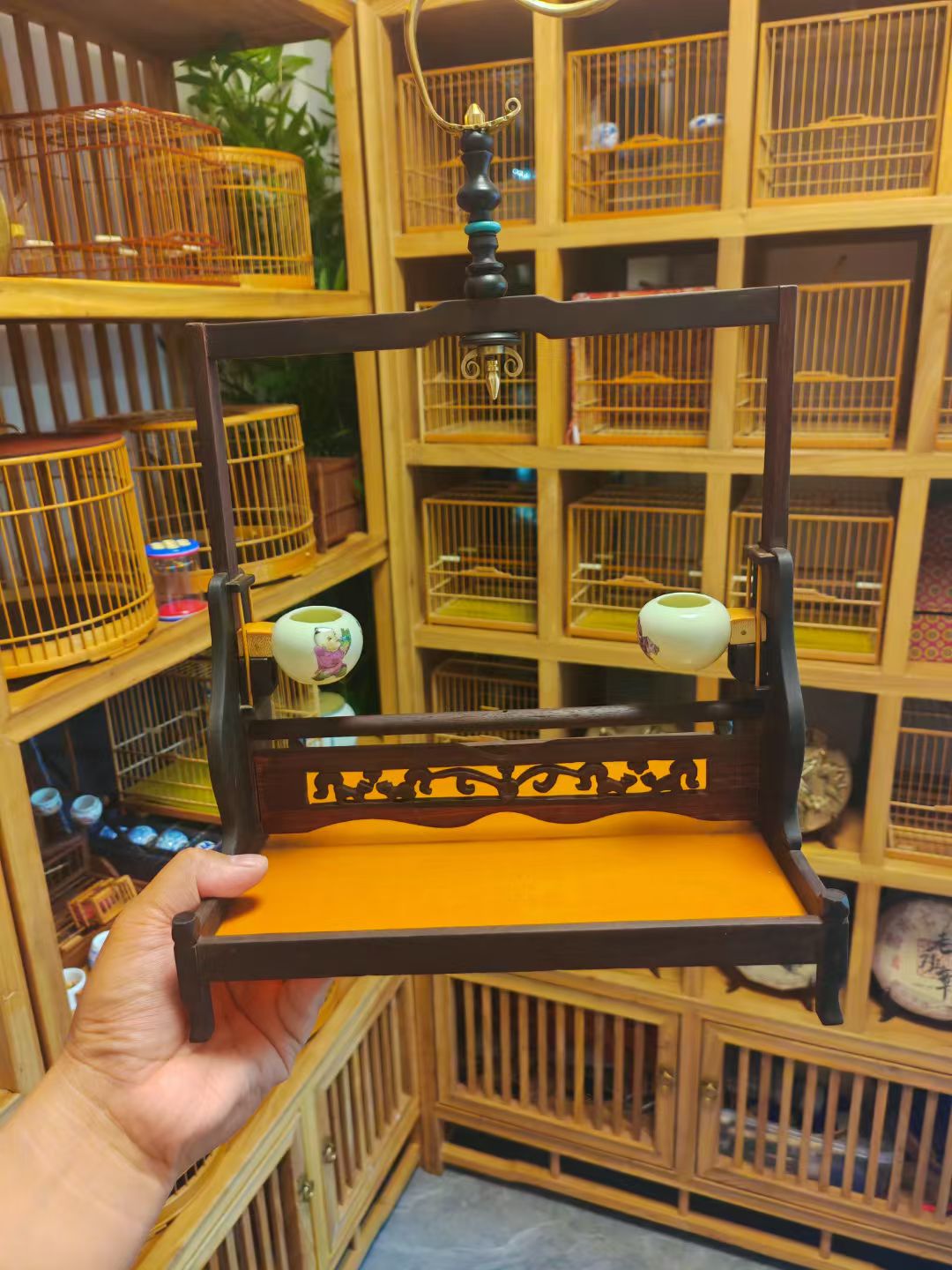 铁梨木小鸟站架，精美无比，尺寸长24宽19.5高26，整体呈现古典韵味