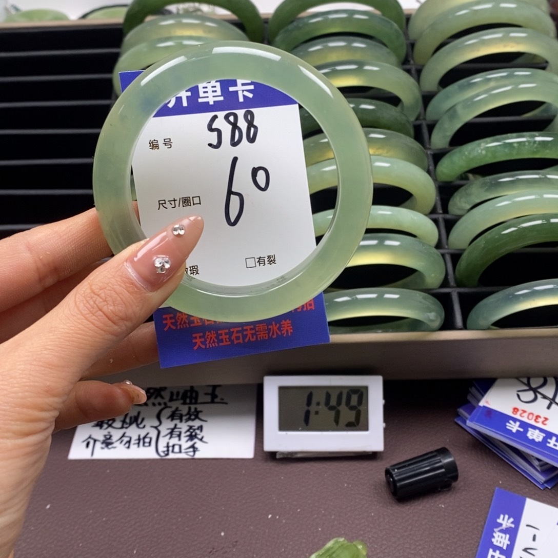 蛇纹石玉手镯未镶嵌