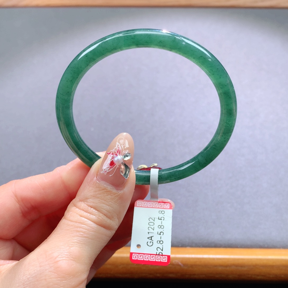 翡翠手镯未镶嵌天然翡翠手镯