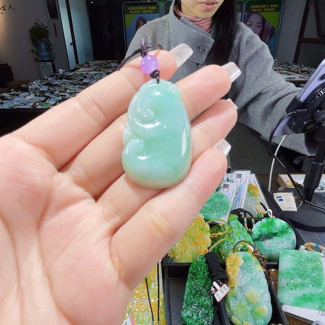 颈饰未镶嵌翡翠种***儿一
