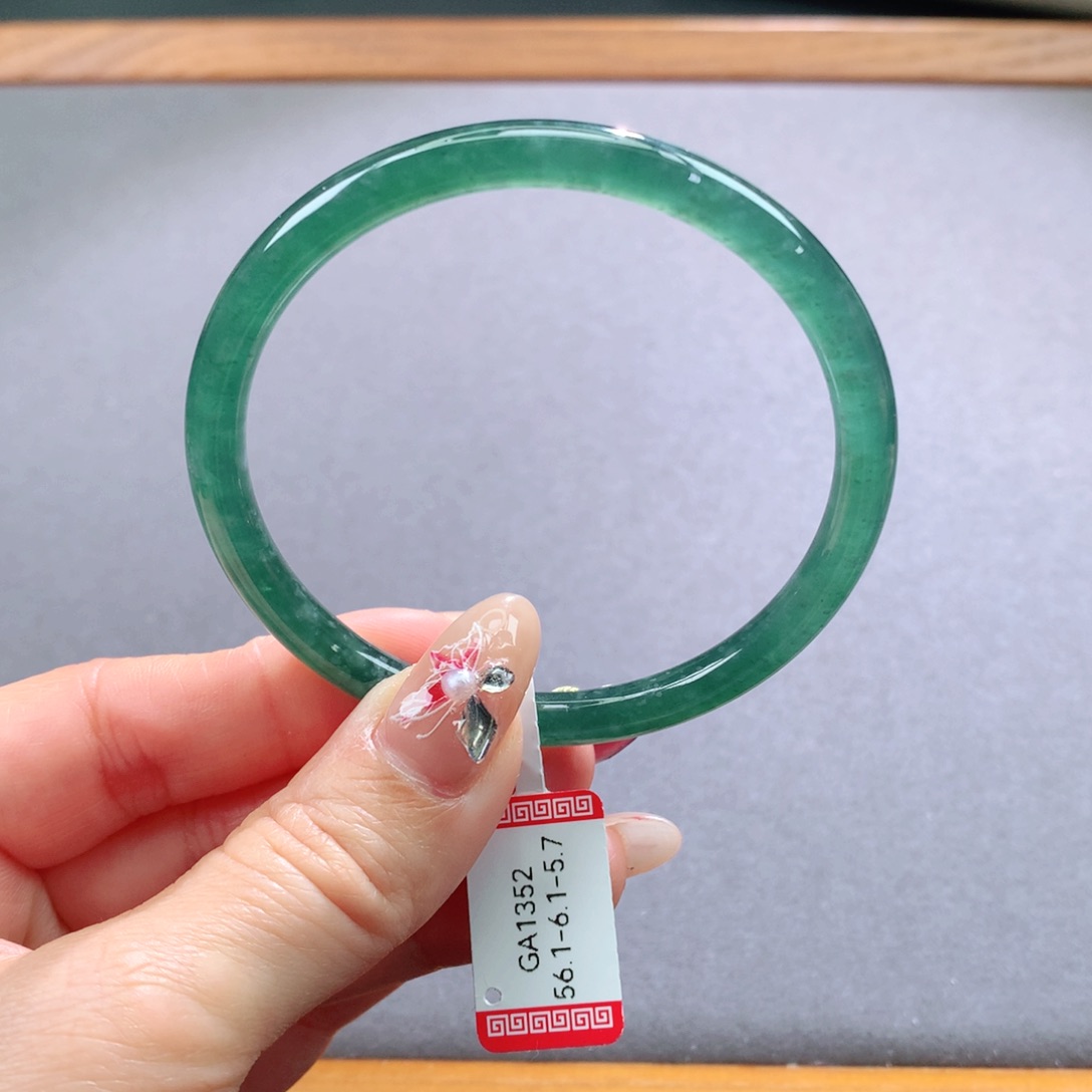 翡翠手镯未镶嵌天然翡翠手镯叮当镯