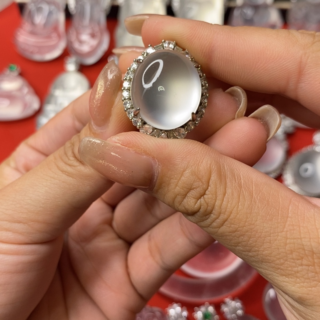 说***今石英质玉未镶嵌吊坠