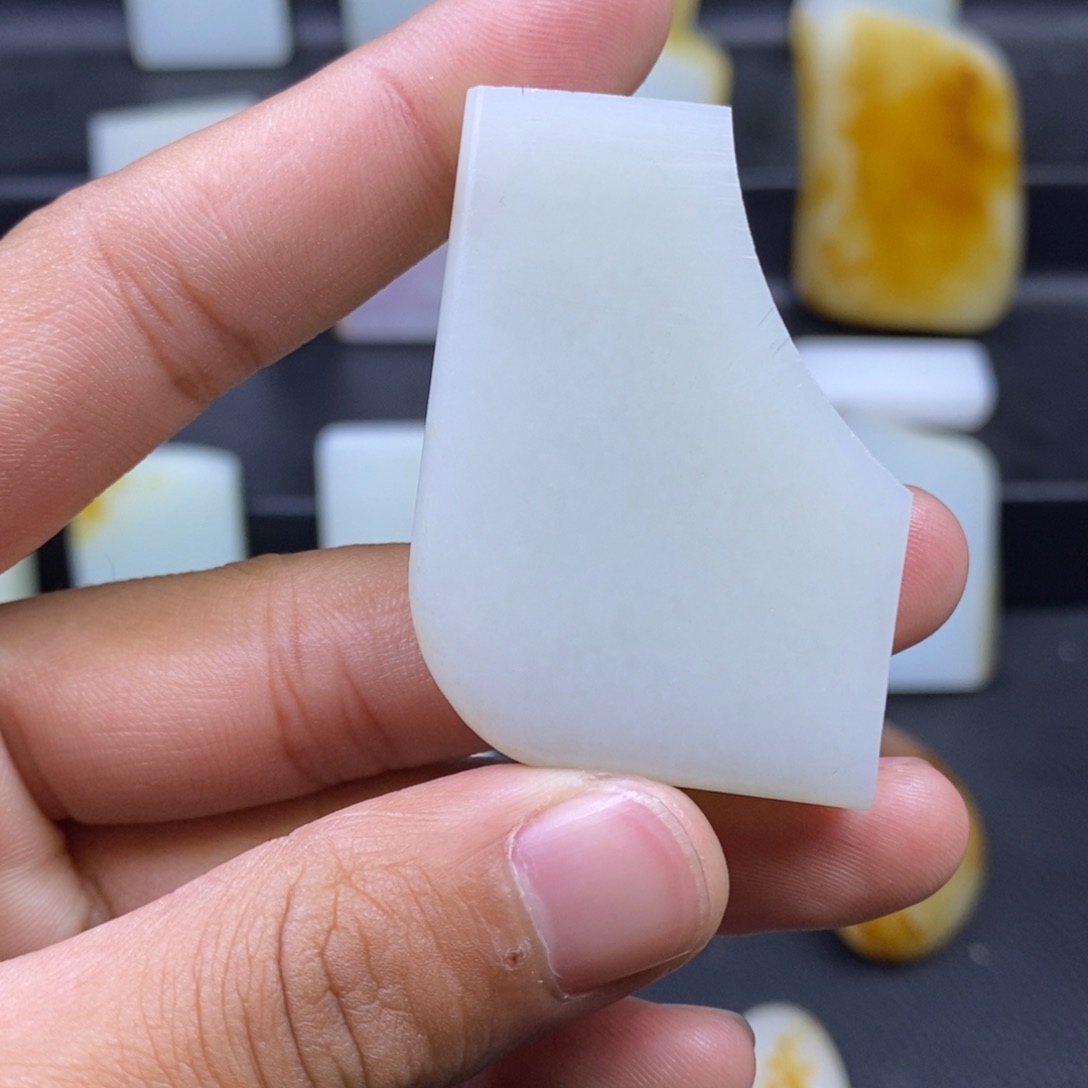 未镶嵌吊坠定制和田玉张*进