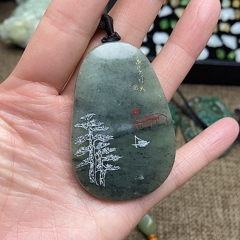 独山玉颈饰未镶嵌