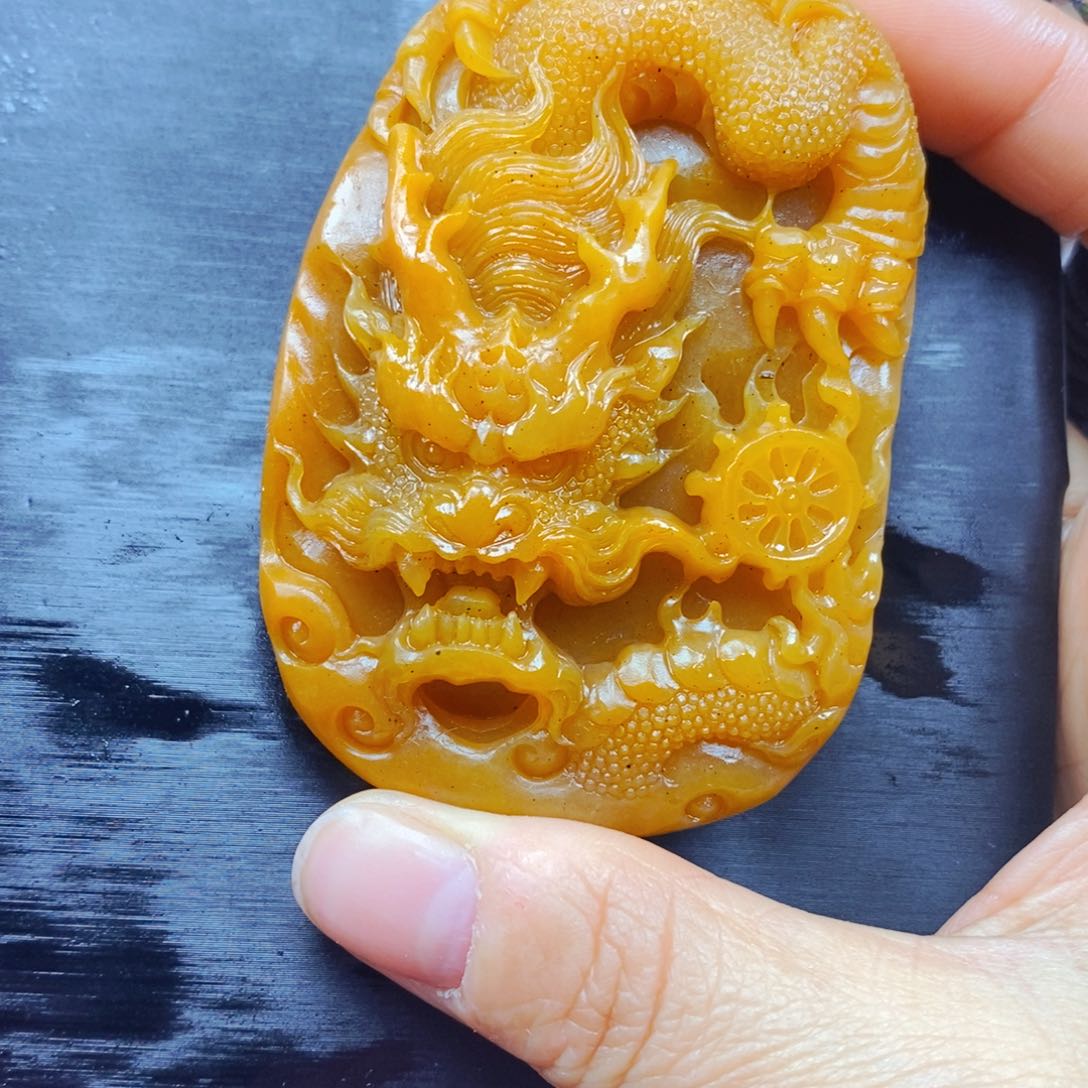 石英质玉（黄龙玉）颈饰未镶嵌