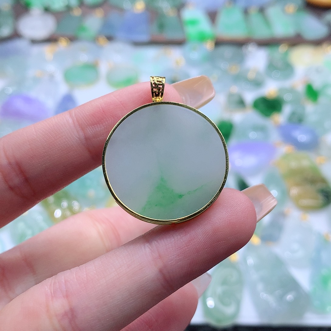 翡翠颈饰未镶嵌翡翠