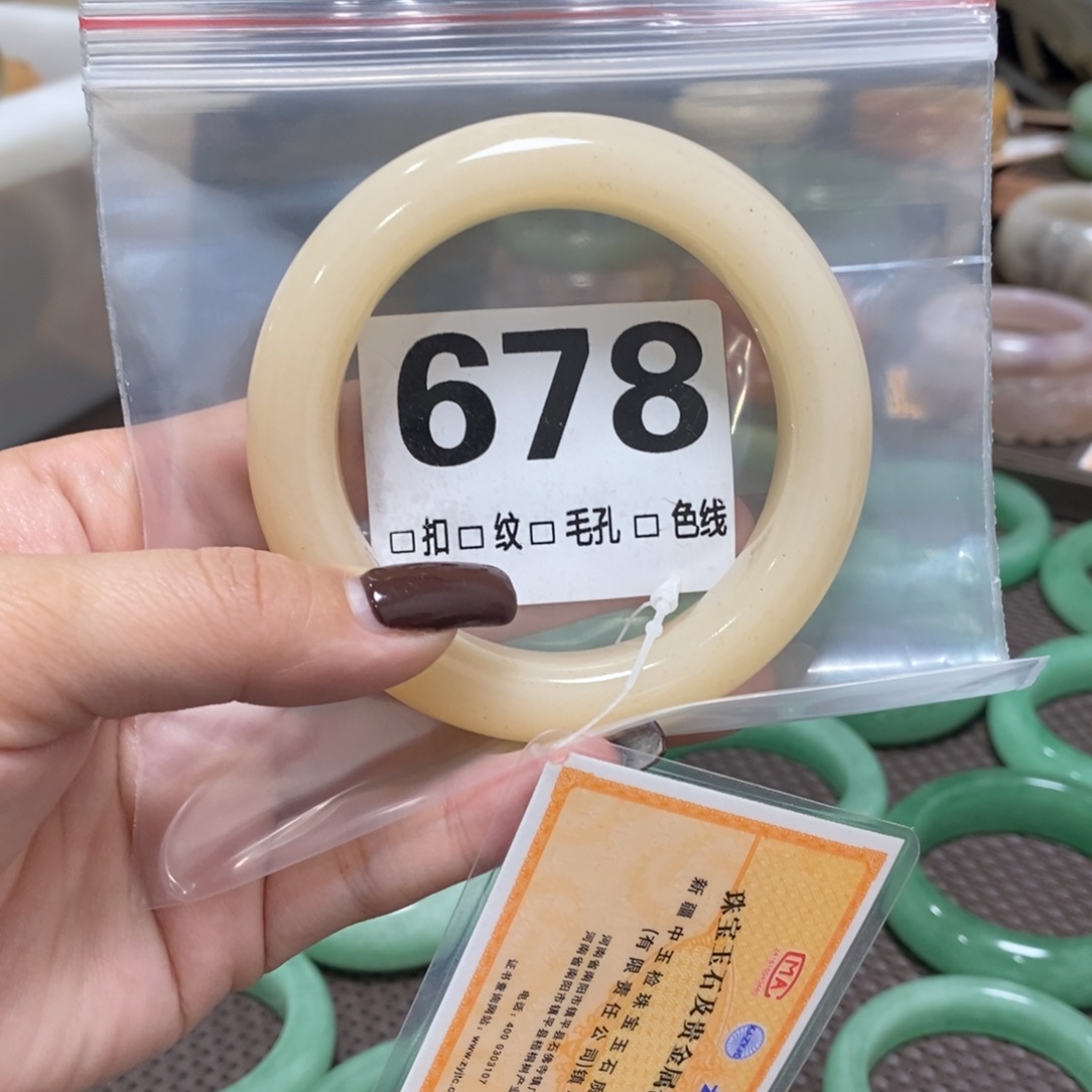 涓***流石英岩玉未镶嵌手镯