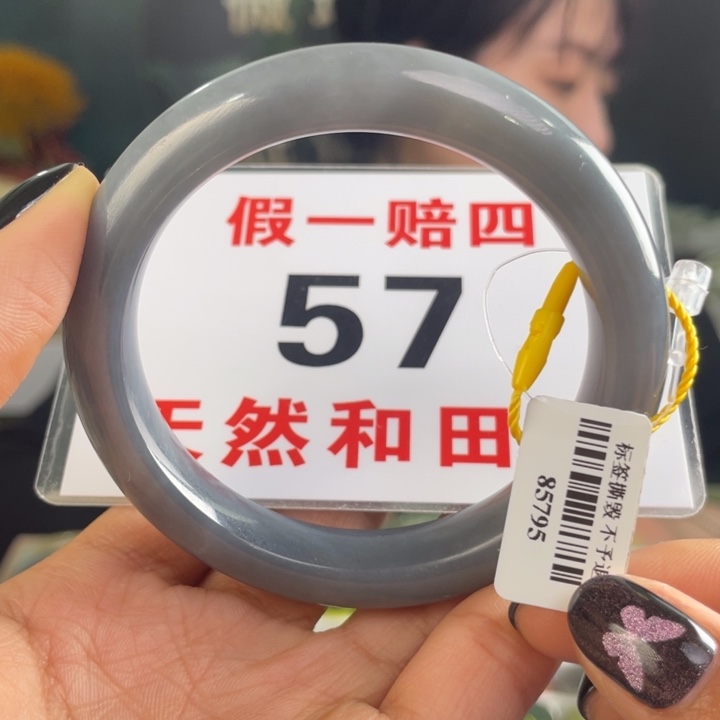 和田玉手镯未镶嵌微瑕