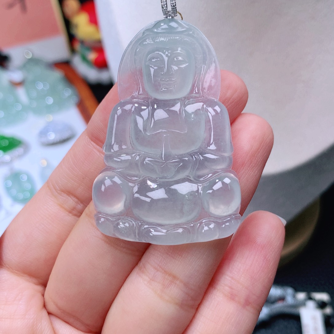 颈饰18K金镶嵌翡翠观音