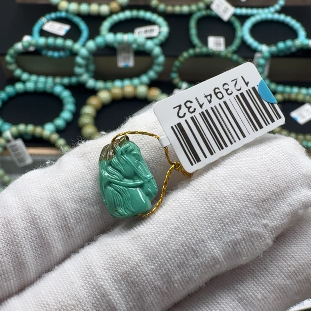 绿松石未镶嵌挂件