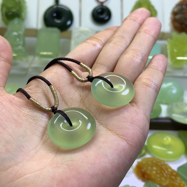 【闪购商品】蛇纹石玉未镶嵌颈饰