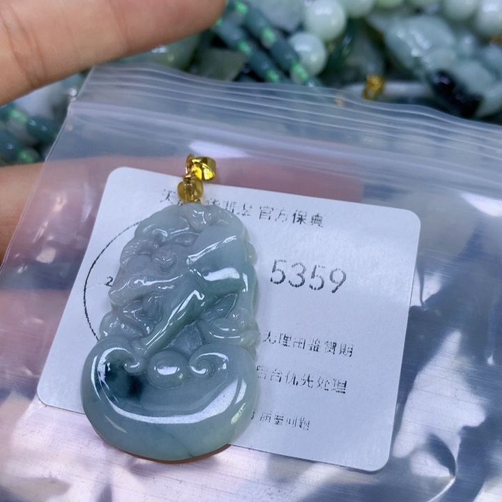 翡翠未镶嵌颈饰翡翠