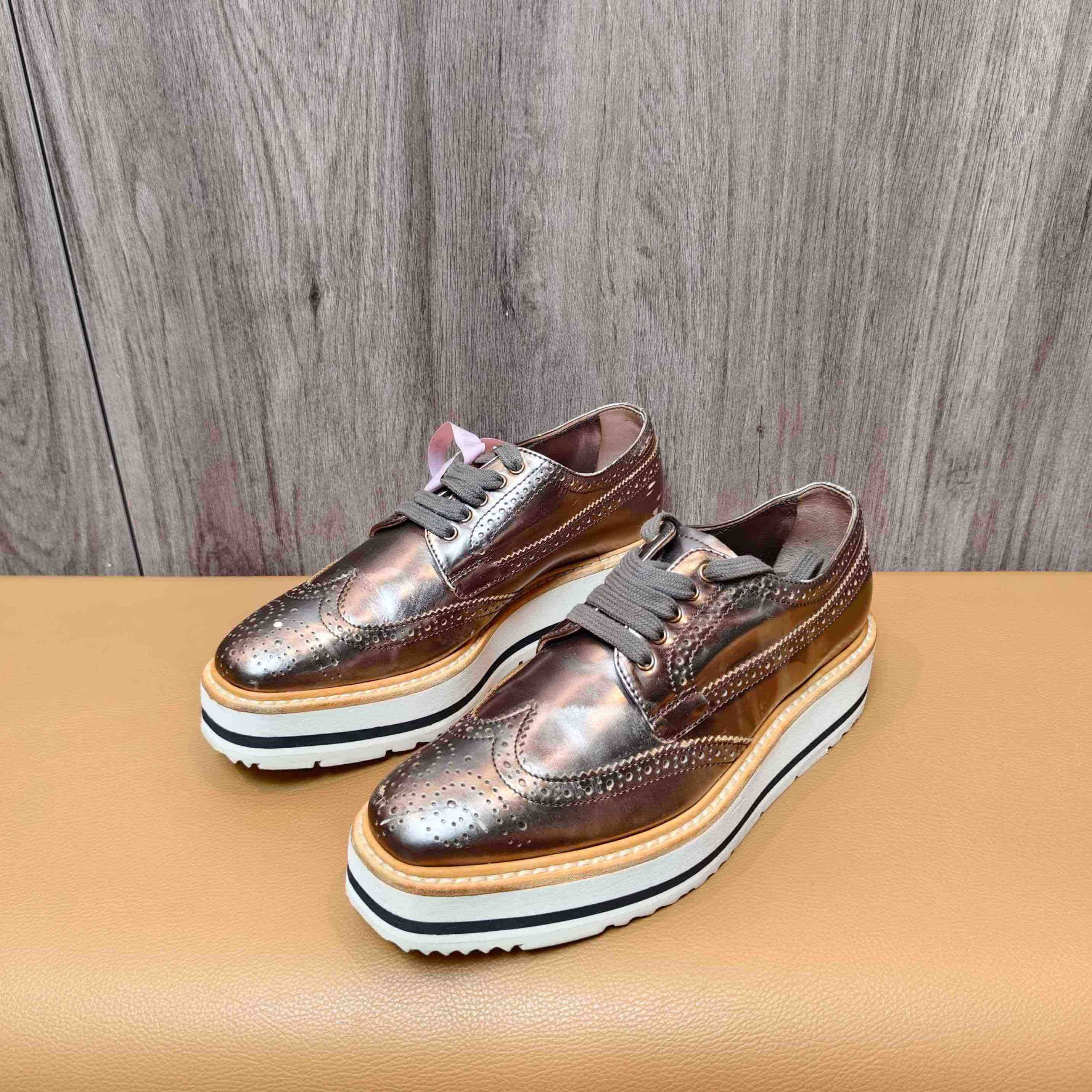 99新 Prada/普拉达 Prada 普拉达金色系带松糕鞋/35.5码/33885