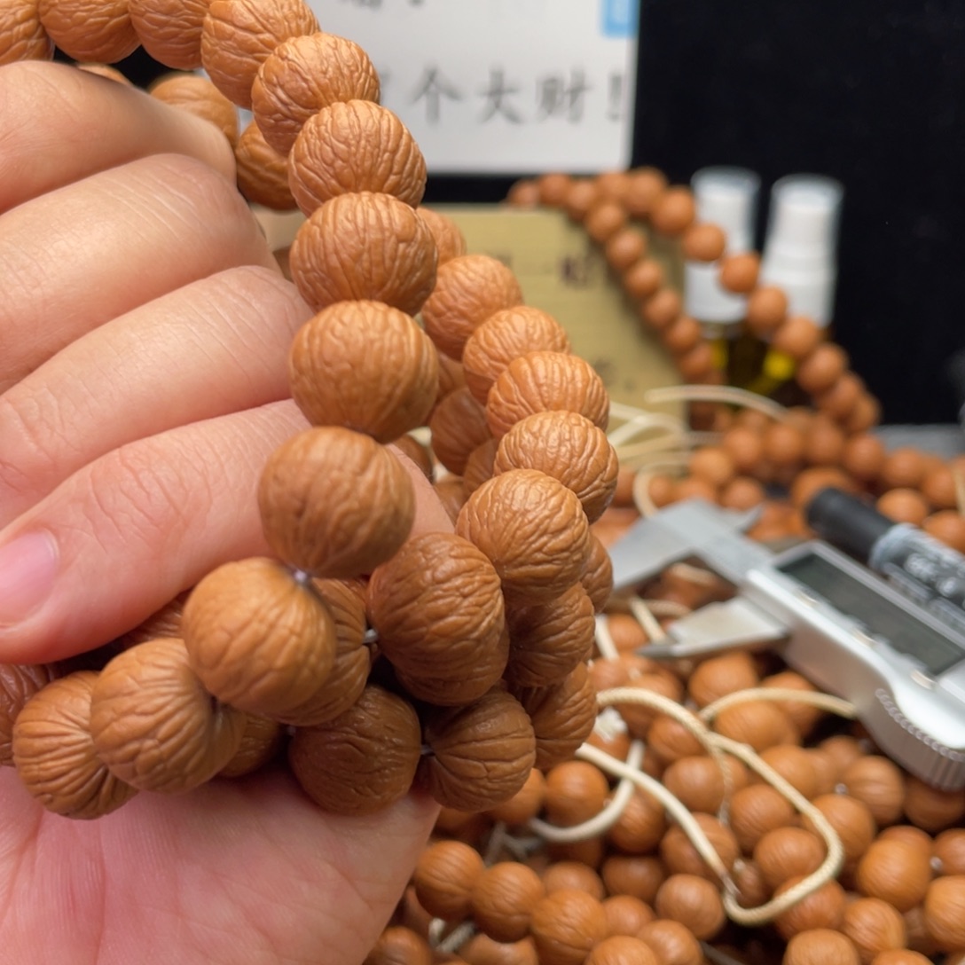 吊坠猴头核桃凤羽